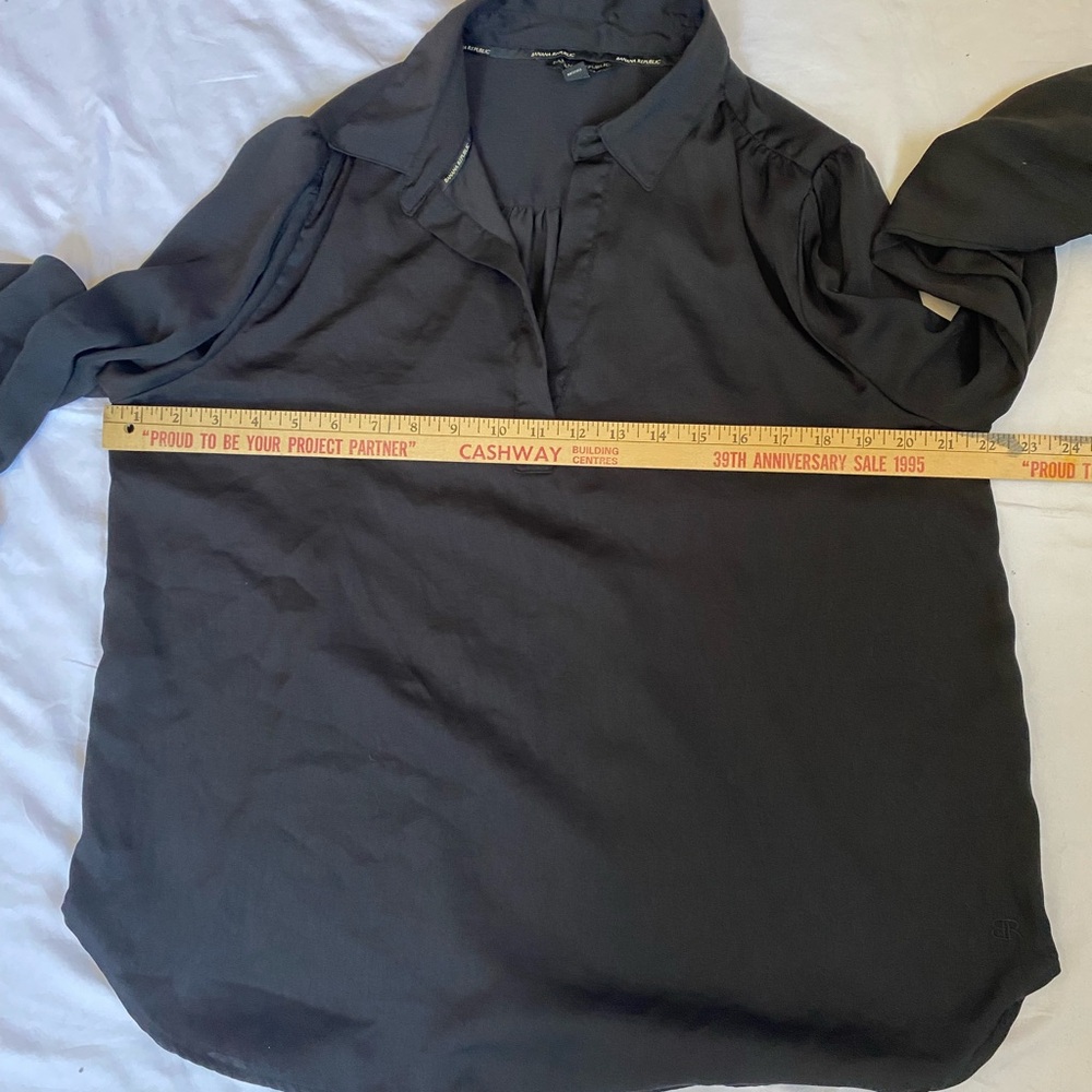 Banana Republic Black Long Sleeve Split Neck Collar Minimalist Blouse LG Witchy - Picture 10 of 16